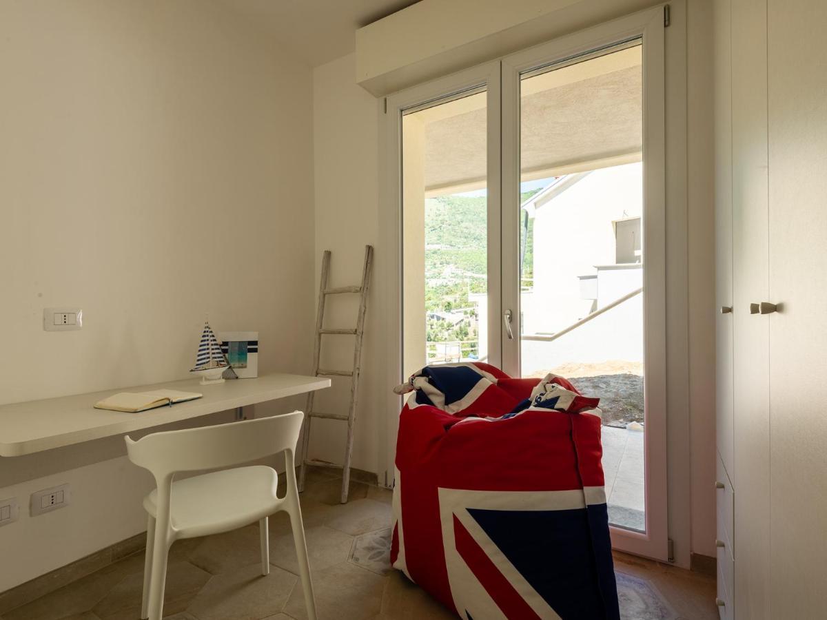 Villa Hanbury With Swimming Pool And Parking In Alassio Extérieur photo